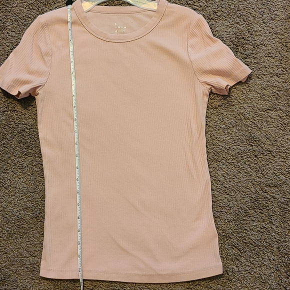 Super cute pastel pink short sleeve shirt. - Picture 3 of 4